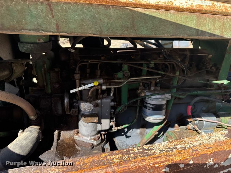 image for item NN9749 1966 Oliver 1850 tractor