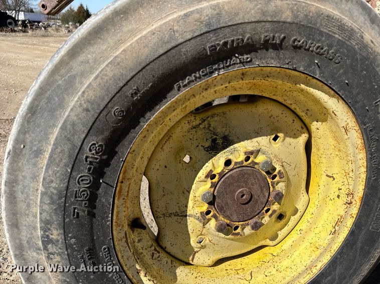 image for item NN9749 1966 Oliver 1850 tractor