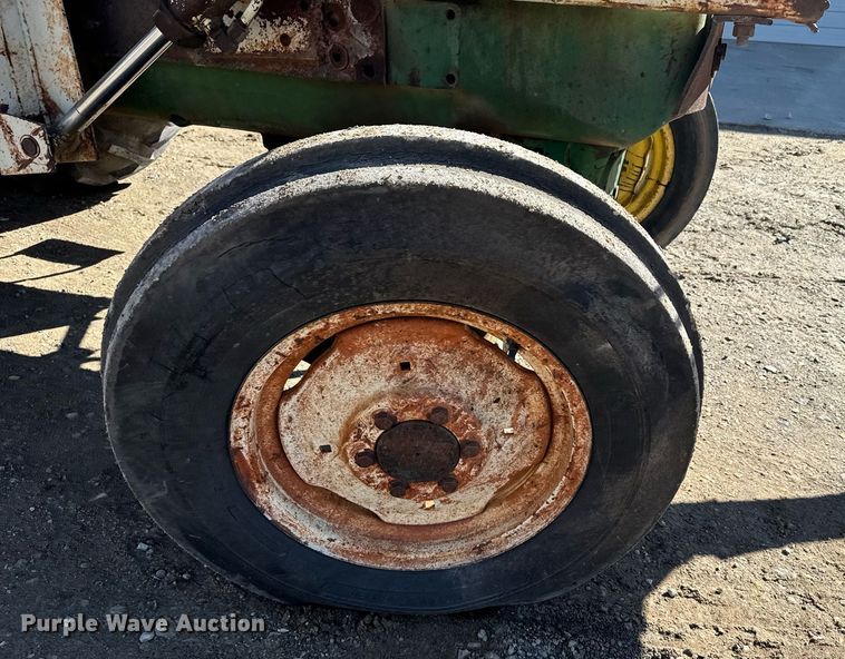 image for item NN9749 1966 Oliver 1850 tractor