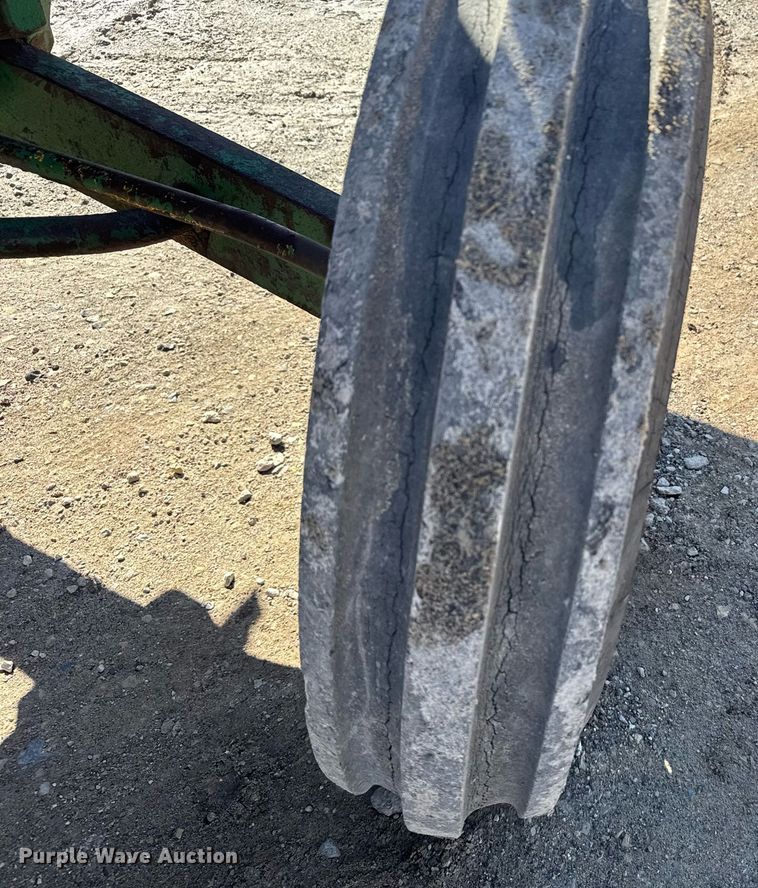 image for item NN9749 1966 Oliver 1850 tractor