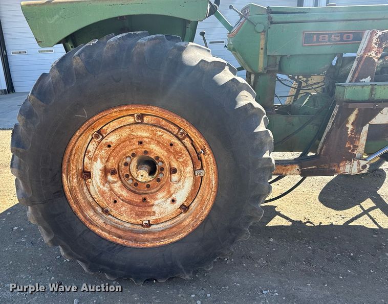 image for item NN9749 1966 Oliver 1850 tractor