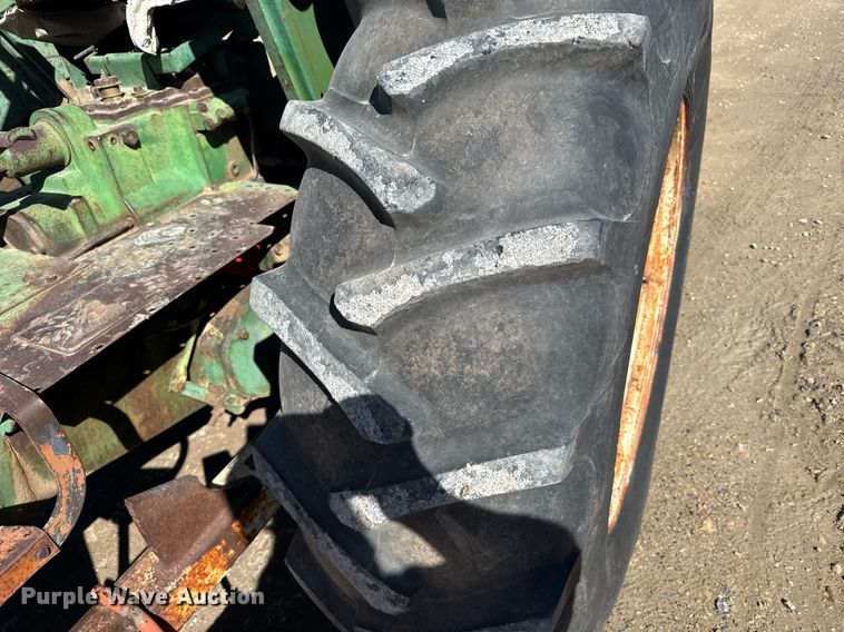 image for item NN9749 1966 Oliver 1850 tractor