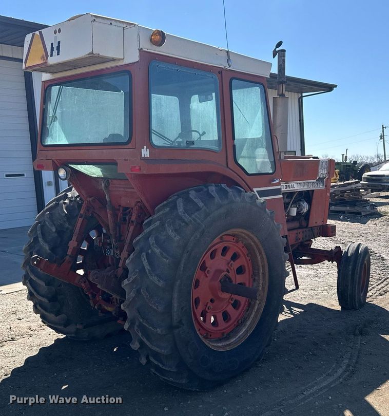 image for item NN9750 International 1466 tractor