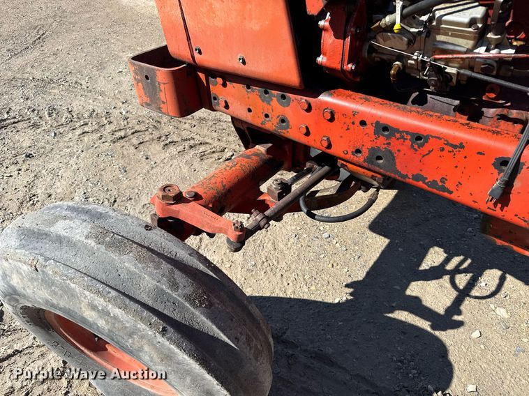 image for item NN9750 International 1466 tractor