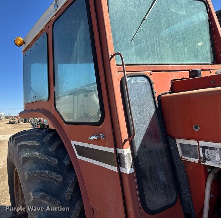 image for item NN9750 International 1466 tractor