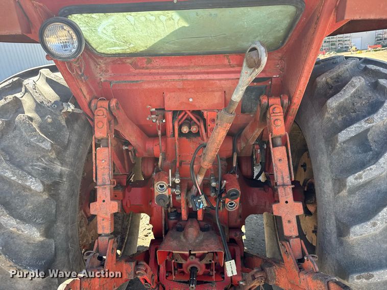 image for item NN9750 International 1466 tractor