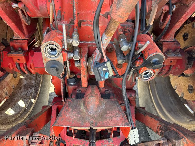 image for item NN9750 International 1466 tractor