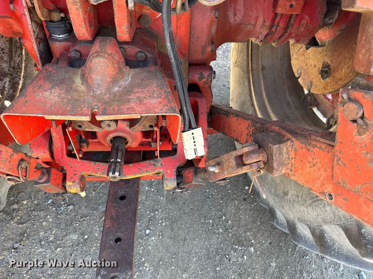 image for item NN9750 International 1466 tractor