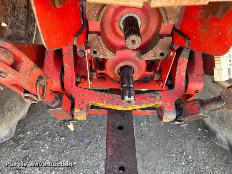 image for item NN9750 International 1466 tractor