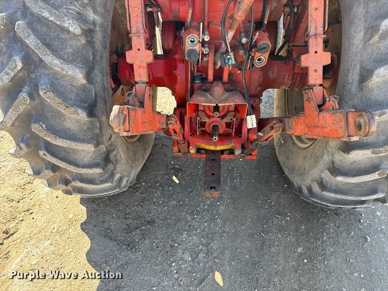 image for item NN9750 International 1466 tractor