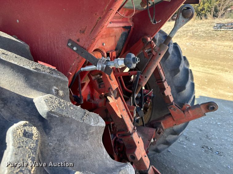 image for item NN9750 International 1466 tractor