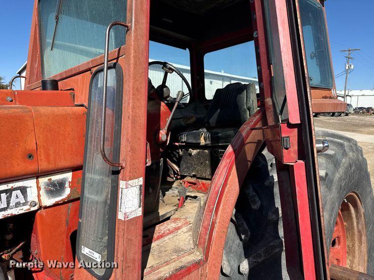 image for item NN9750 International 1466 tractor