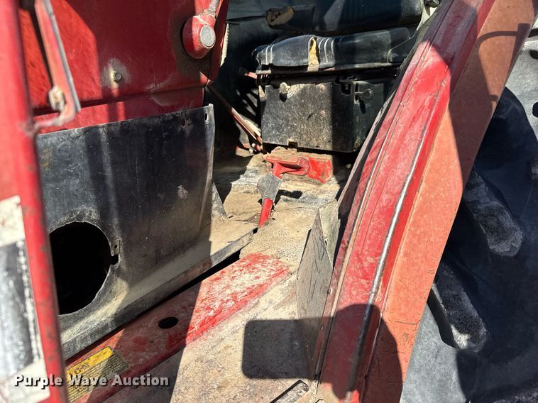 image for item NN9750 International 1466 tractor