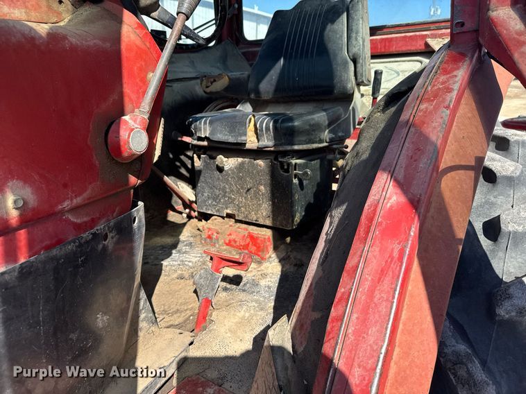 image for item NN9750 International 1466 tractor