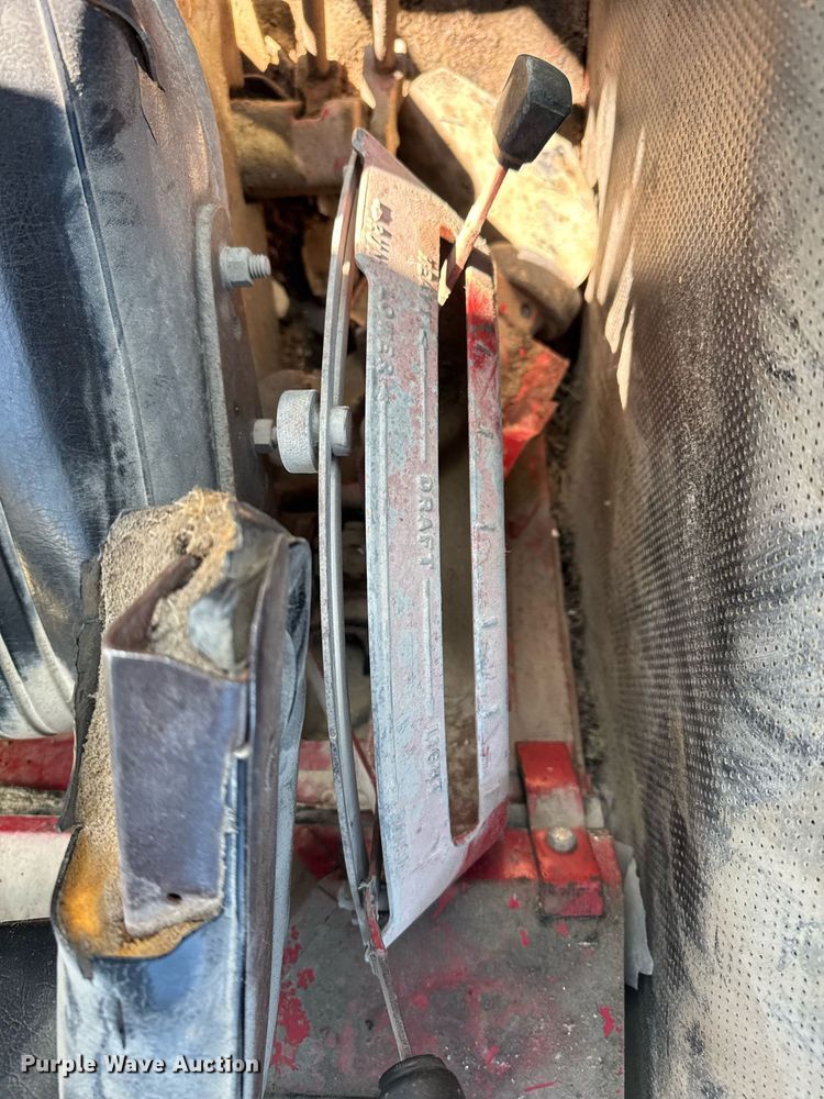 image for item NN9750 International 1466 tractor