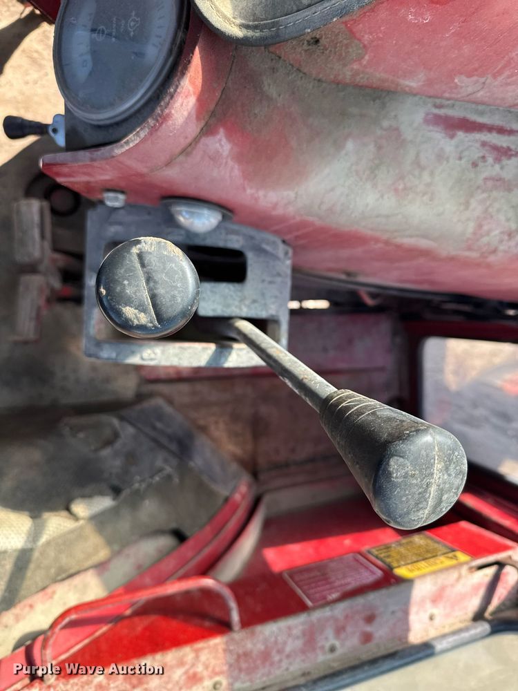 image for item NN9750 International 1466 tractor