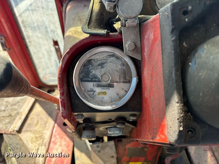 image for item NN9750 International 1466 tractor