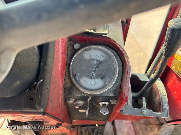 image for item NN9750 International 1466 tractor