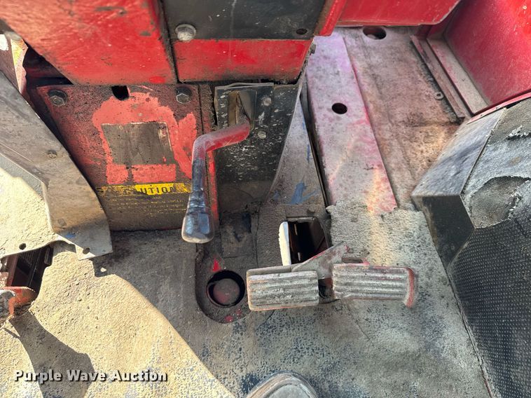 image for item NN9750 International 1466 tractor