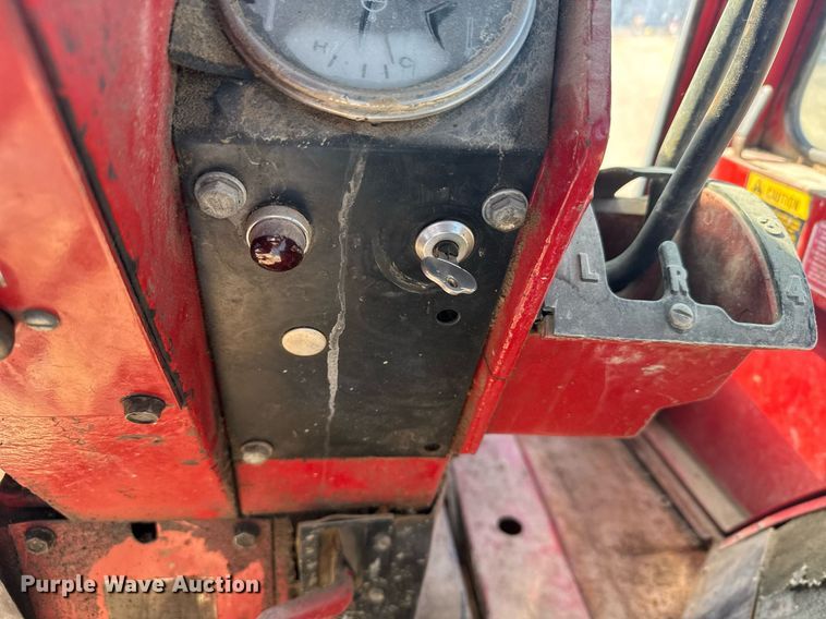 image for item NN9750 International 1466 tractor