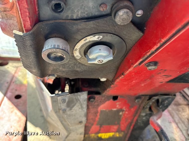 image for item NN9750 International 1466 tractor