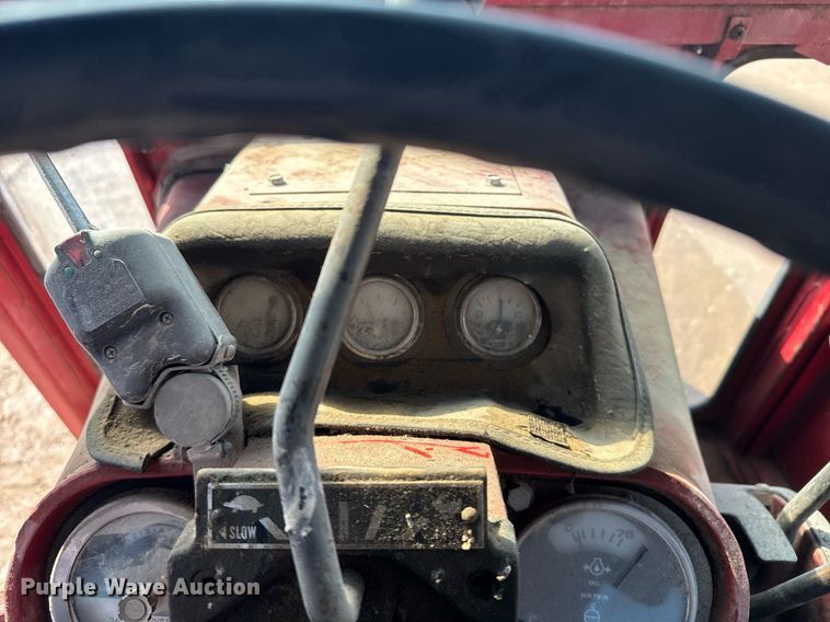 image for item NN9750 International 1466 tractor