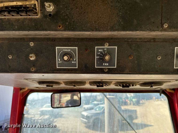 image for item NN9750 International 1466 tractor