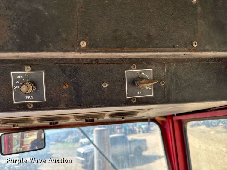 image for item NN9750 International 1466 tractor