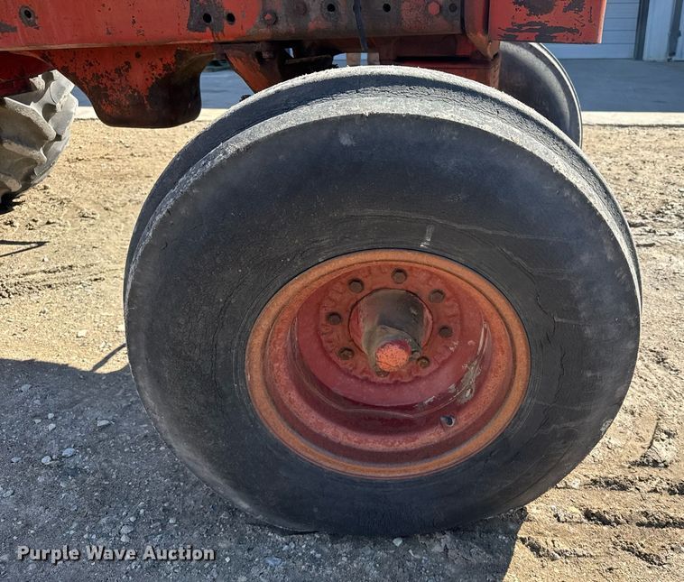 image for item NN9750 International 1466 tractor