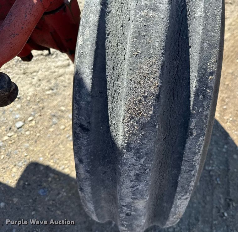 image for item NN9750 International 1466 tractor