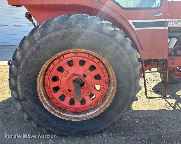 image for item NN9750 International 1466 tractor