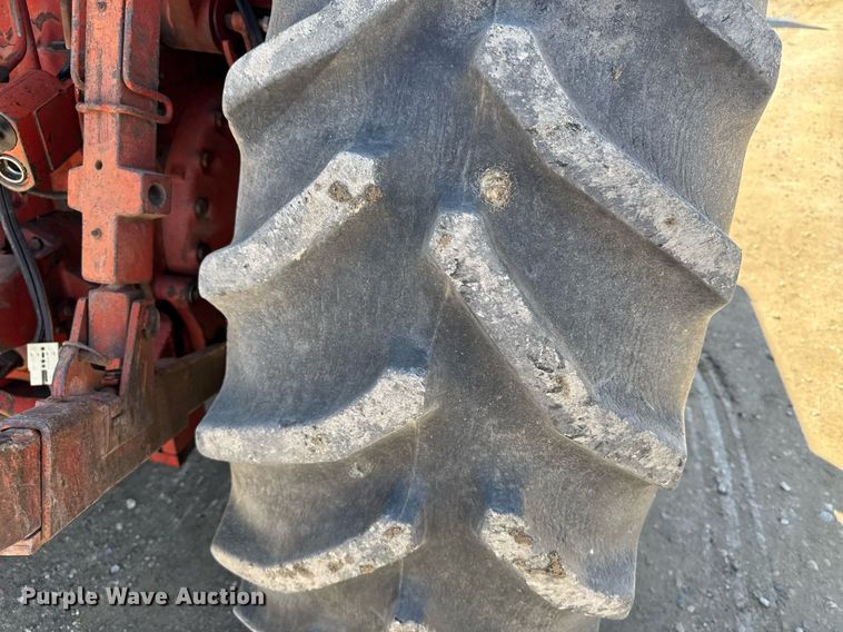 image for item NN9750 International 1466 tractor