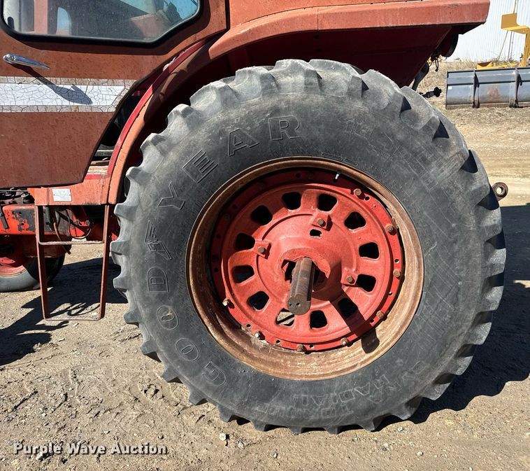 image for item NN9750 International 1466 tractor