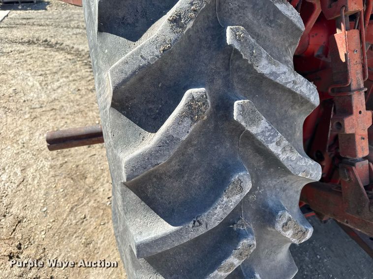 image for item NN9750 International 1466 tractor