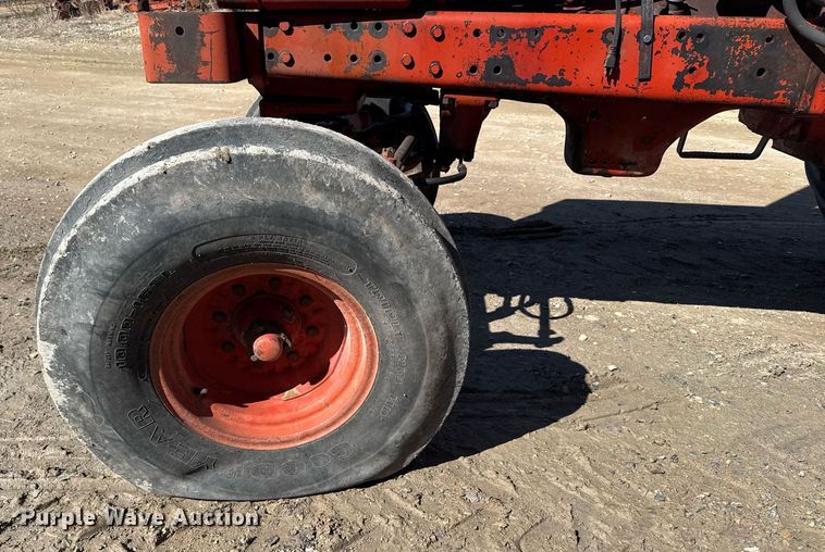 image for item NN9750 International 1466 tractor