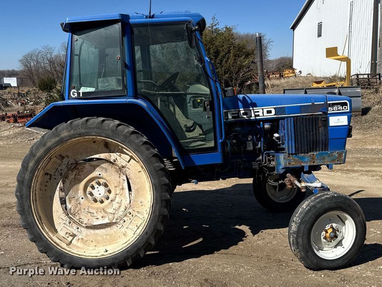image for item NN9751 1992 Ford 5640 tractor