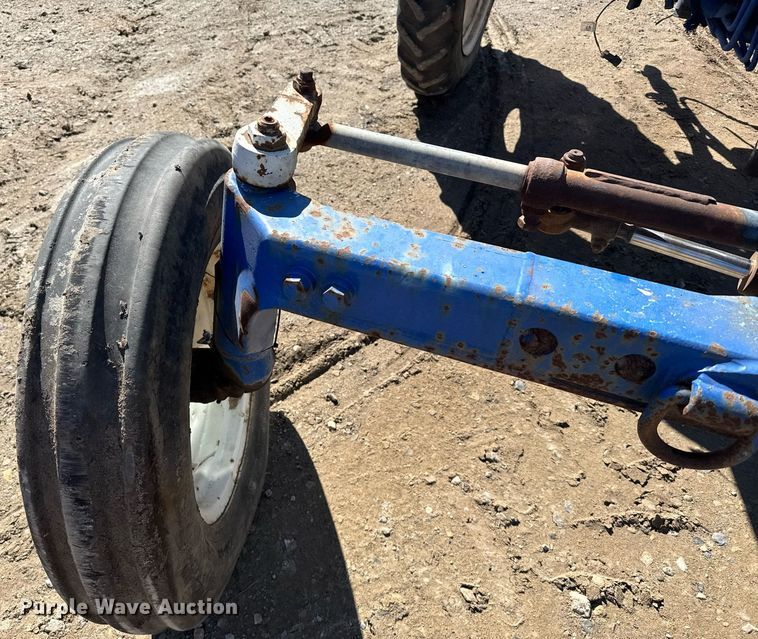 image for item NN9751 1992 Ford 5640 tractor