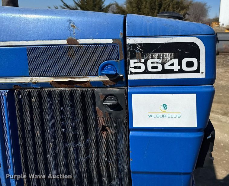 image for item NN9751 1992 Ford 5640 tractor