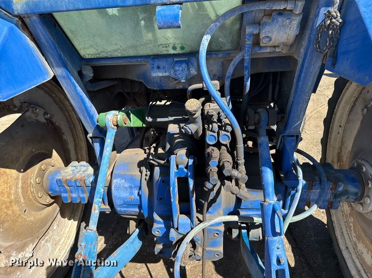 image for item NN9751 1992 Ford 5640 tractor