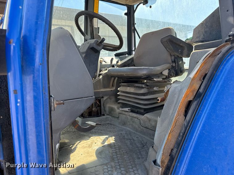 image for item NN9751 1992 Ford 5640 tractor