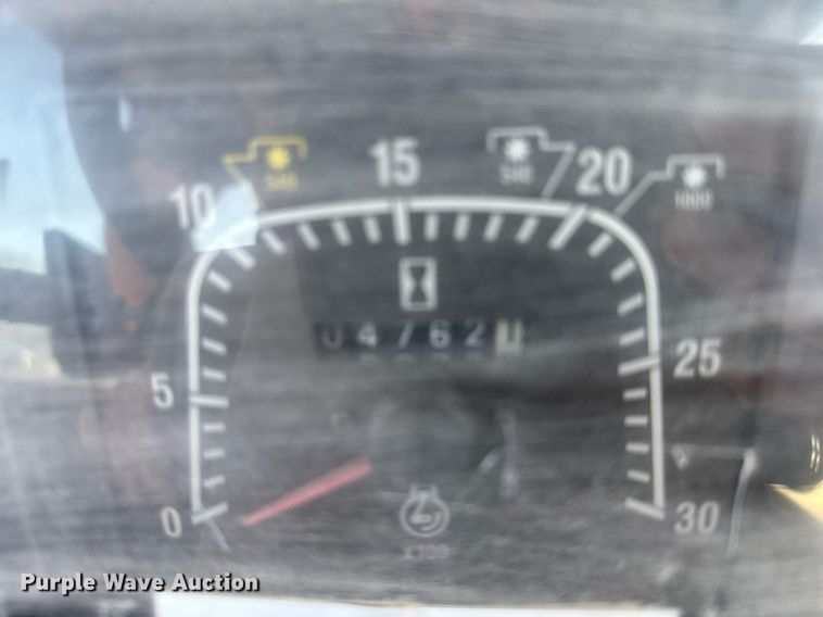 image for item NN9751 1992 Ford 5640 tractor