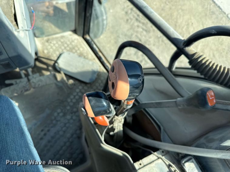 image for item NN9751 1992 Ford 5640 tractor