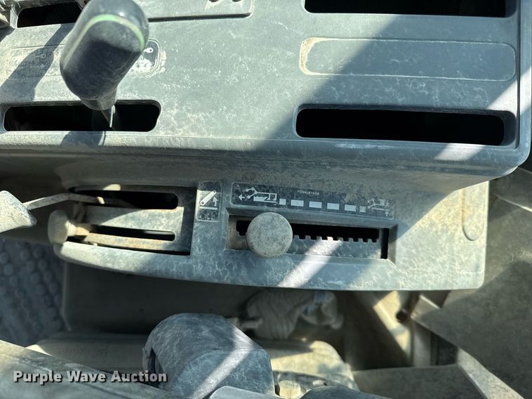 image for item NN9751 1992 Ford 5640 tractor