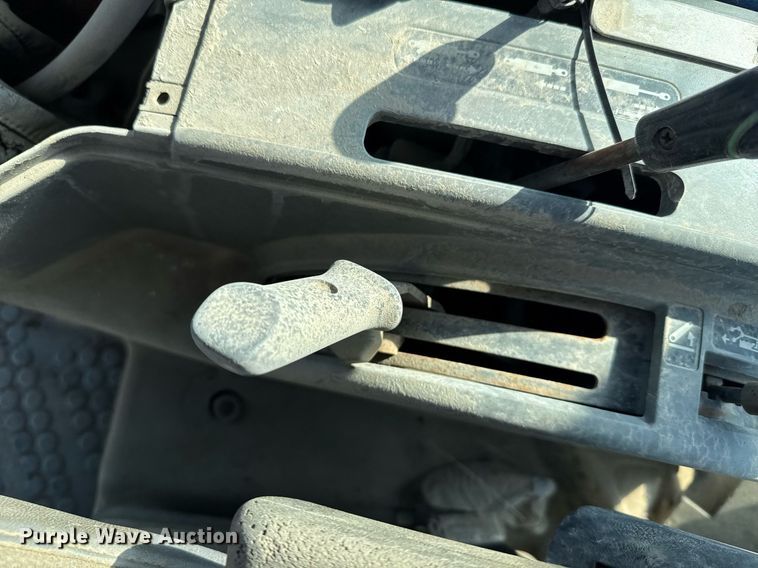 image for item NN9751 1992 Ford 5640 tractor