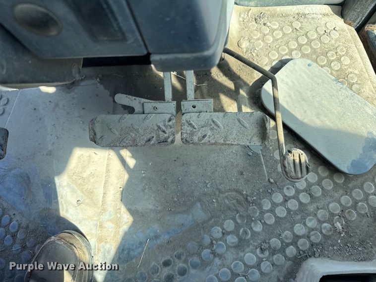 image for item NN9751 1992 Ford 5640 tractor