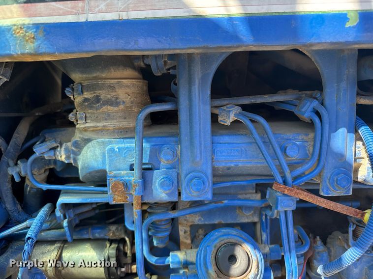 image for item NN9751 1992 Ford 5640 tractor