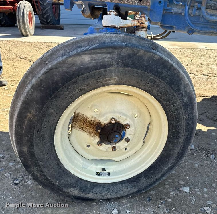 image for item NN9751 1992 Ford 5640 tractor