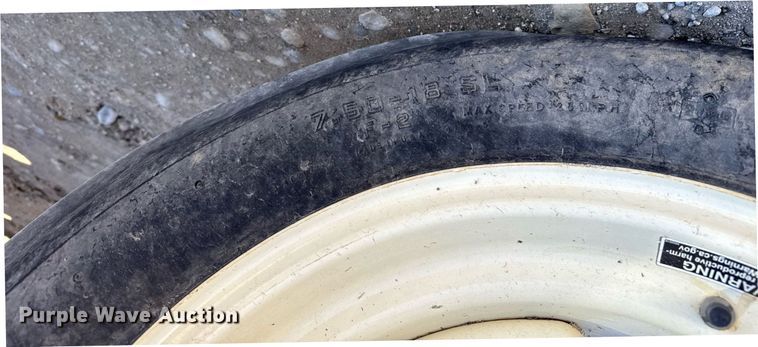 image for item NN9751 1992 Ford 5640 tractor