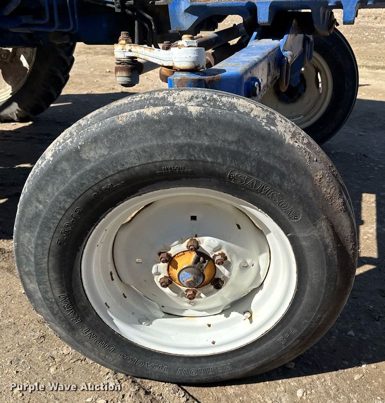 image for item NN9751 1992 Ford 5640 tractor