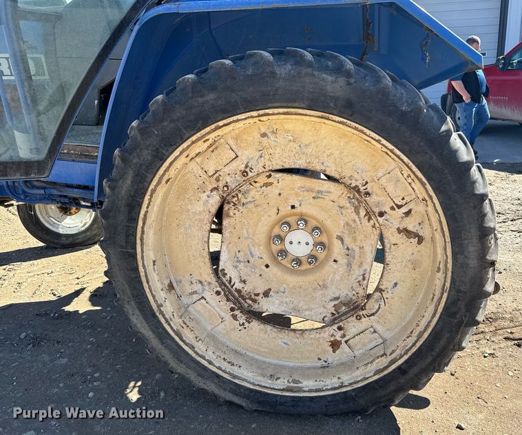 image for item NN9751 1992 Ford 5640 tractor